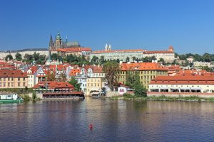 Wycieczka szkolna do Pragi, widok na Hradczany, Wełtawa