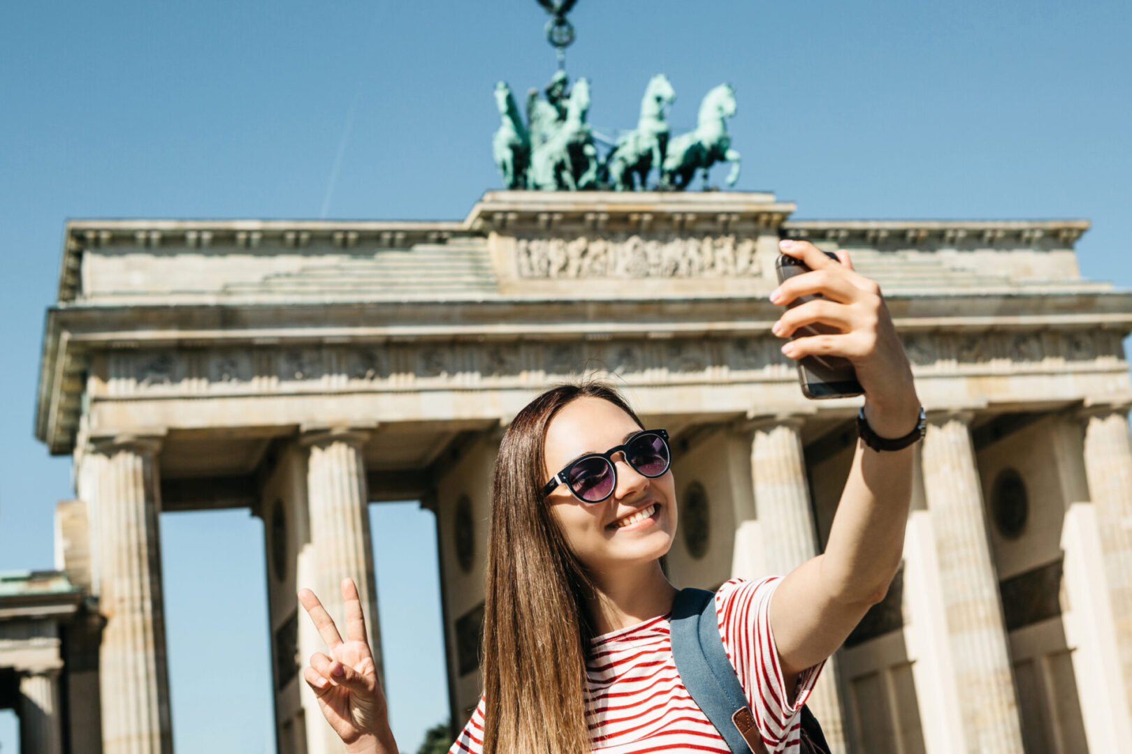 Berlin i selfie przy Bramie Brandenburskiej