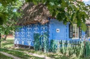BUXIDA, Wycieczki dla szkół i firm,niebieski dom w skansenie w Maurzycach
